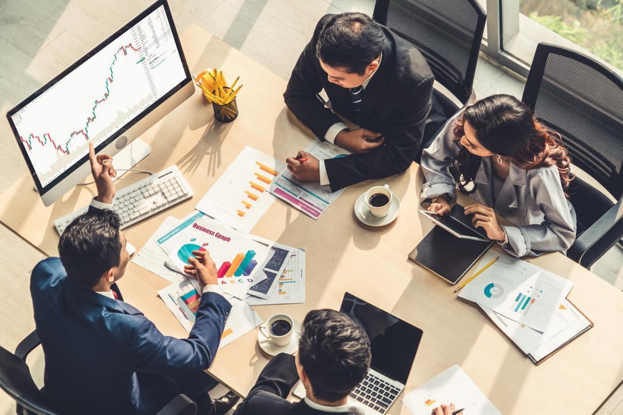 Financial education and market analysis services